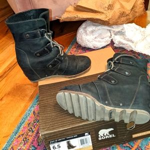 Joan of Arctic wedge